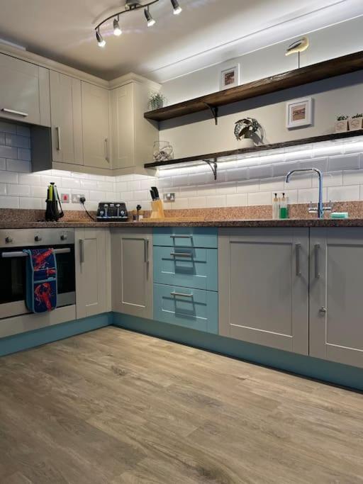Seaside Modern Apartment Westward Ho!  Luaran gambar